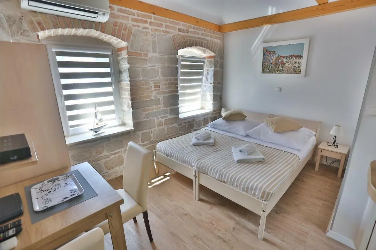 Split Inn Apartments