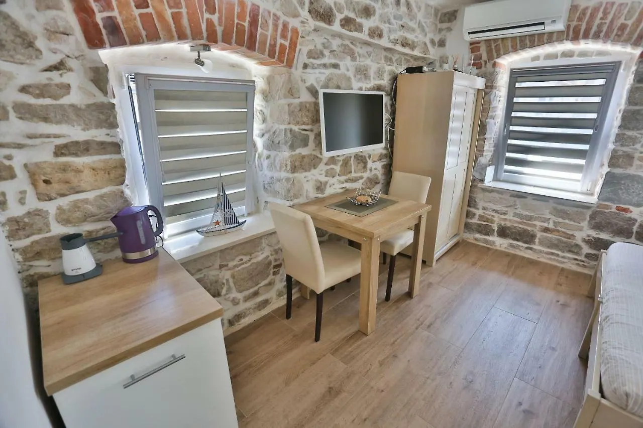 Split Inn Apartments